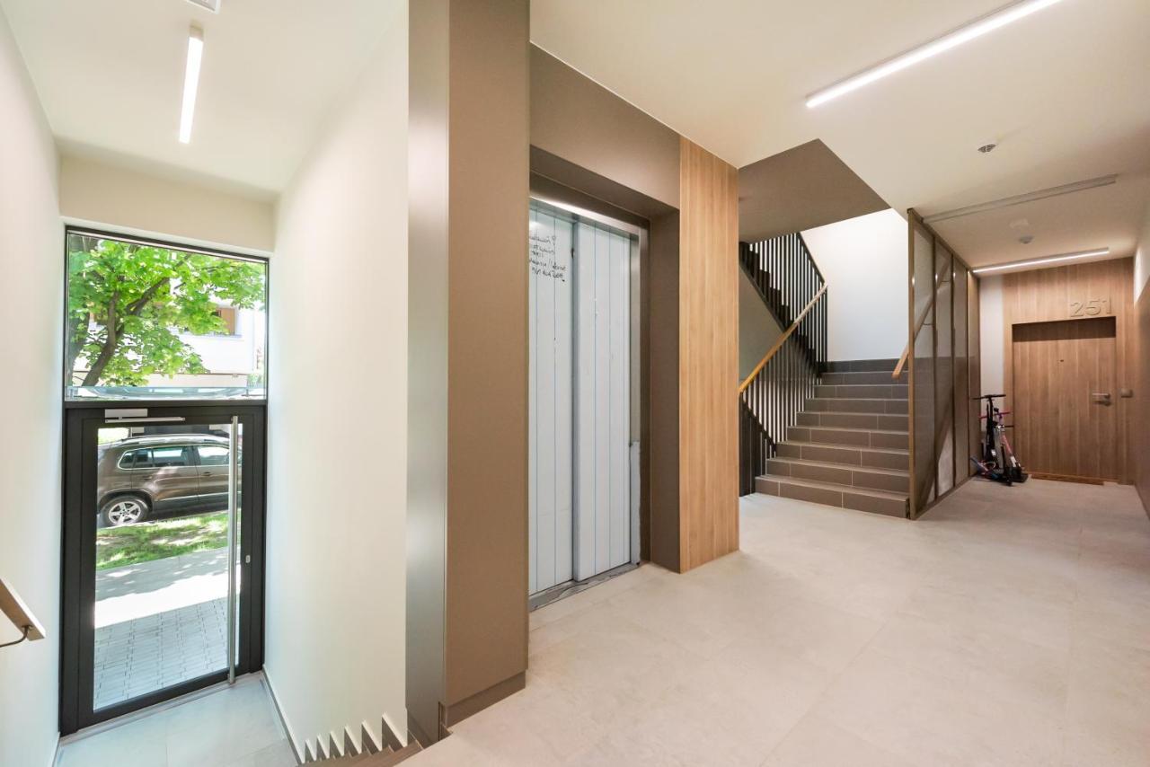 Wola Skwer Happy Apartment Warsaw Exterior photo